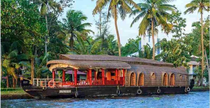 ホテルAqua Jumbo Houseboats クマラコム エクステリア 写真