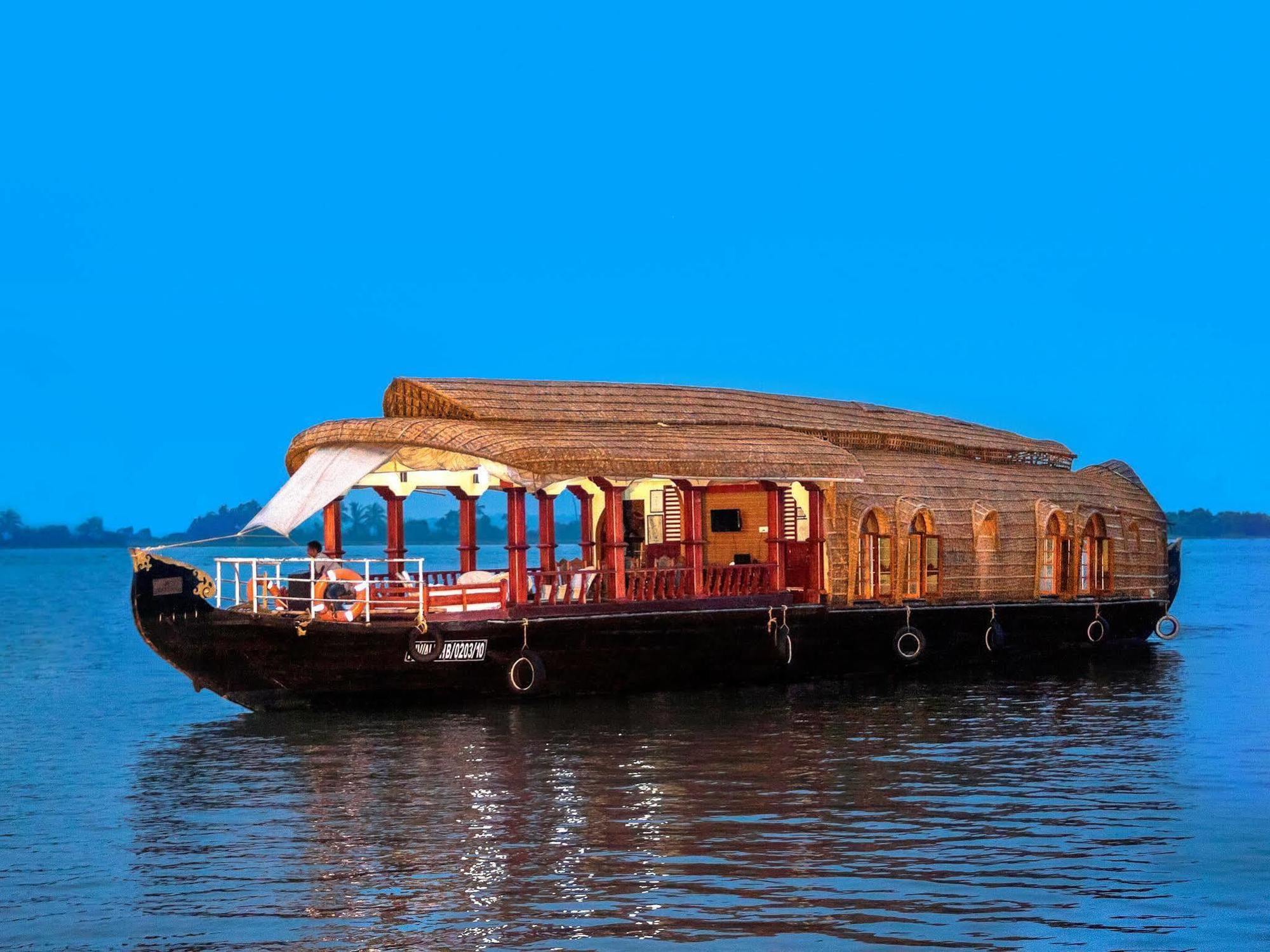 ホテルAqua Jumbo Houseboats クマラコム エクステリア 写真