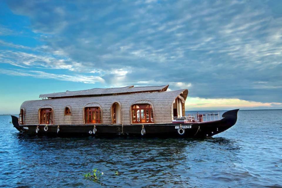 ホテルAqua Jumbo Houseboats クマラコム エクステリア 写真