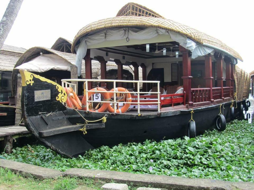ホテルAqua Jumbo Houseboats クマラコム エクステリア 写真